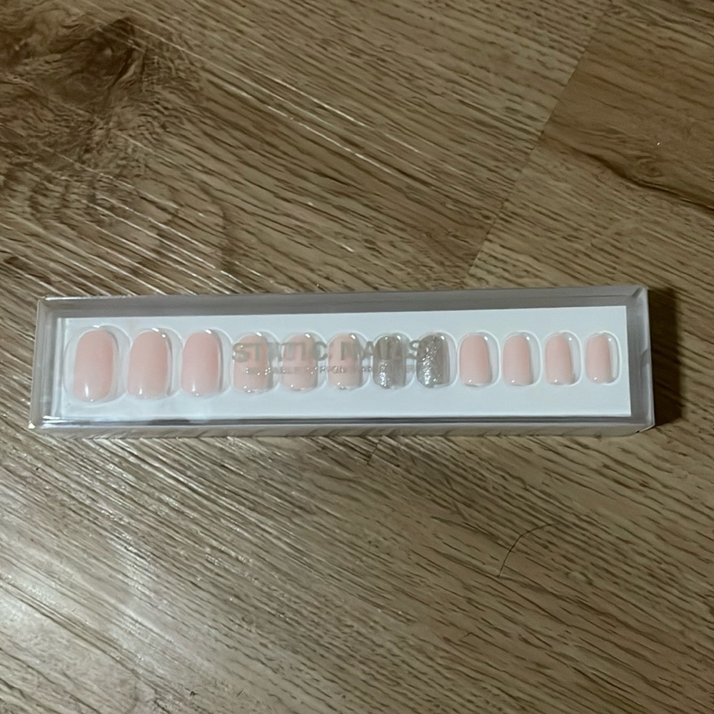 Static Nails